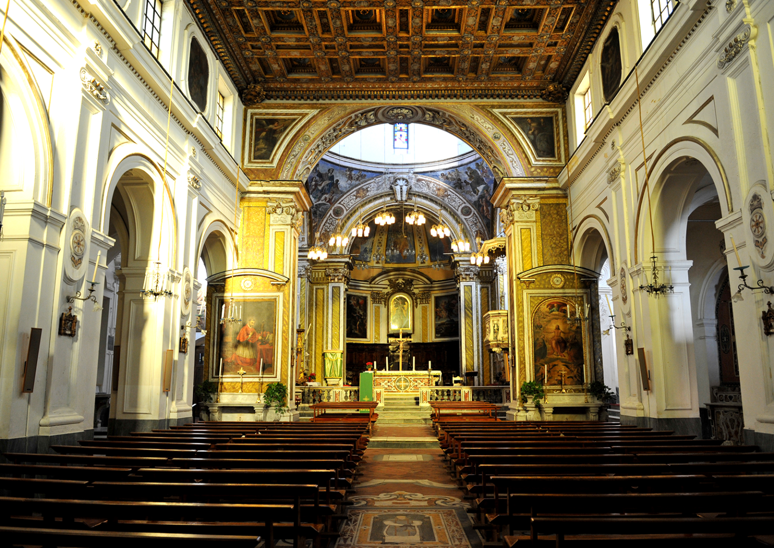 Procida_Basilica S.Michele_navata centrale (2)