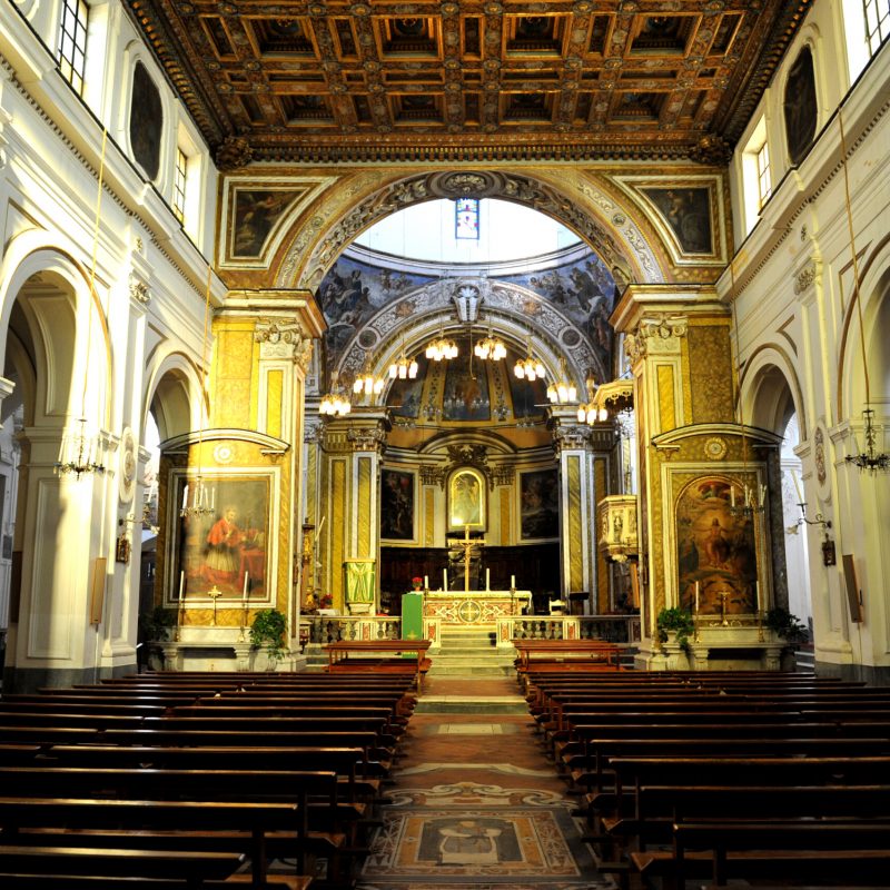 Procida_Basilica S.Michele_navata centrale (2)